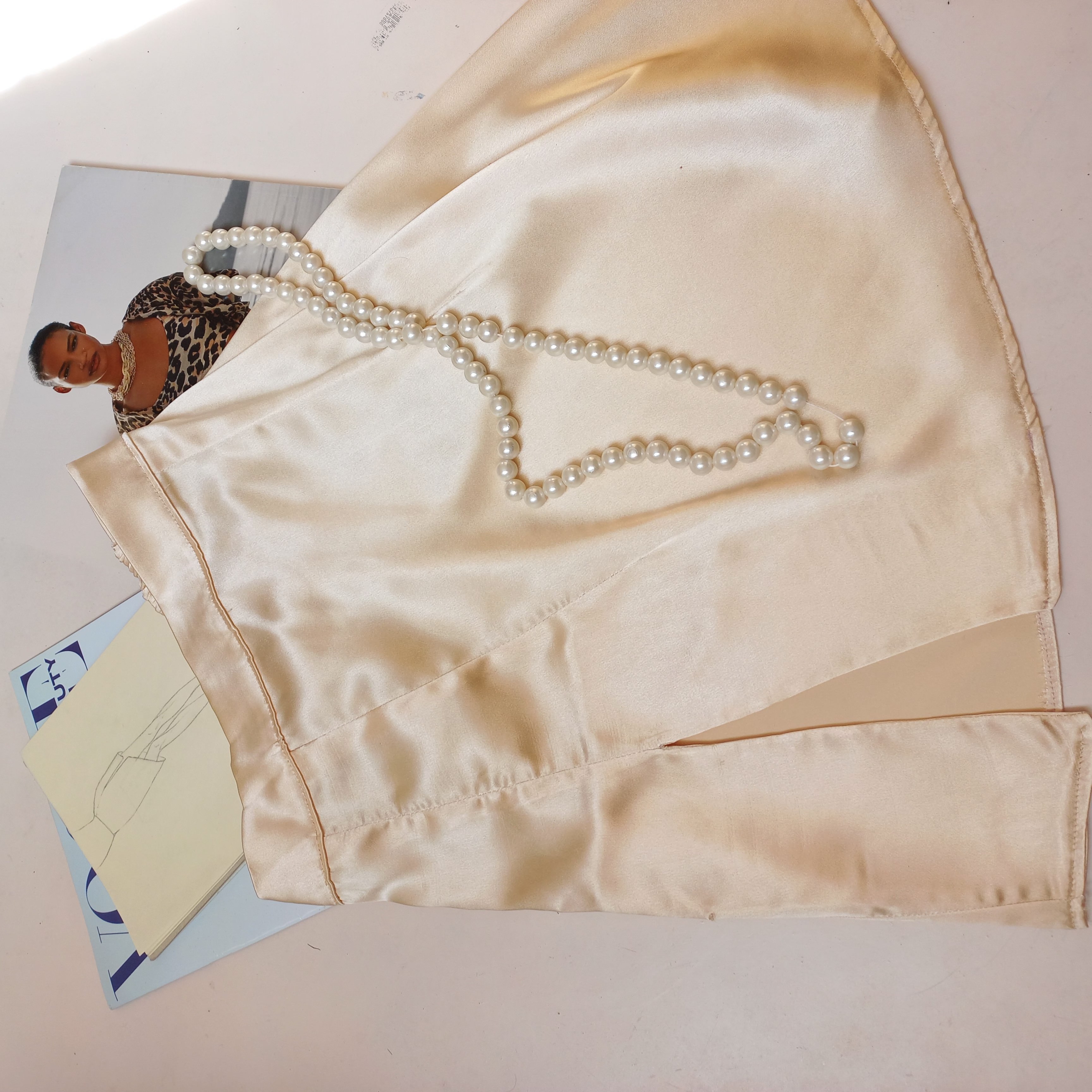 دامن چاکدار پری