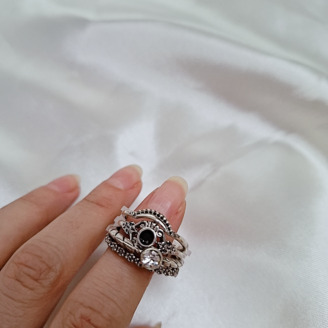 پک انگشتر سیاه قلم