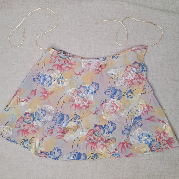 استایل دامن کوتاه حریر بالهبه با شومیز مجلسی