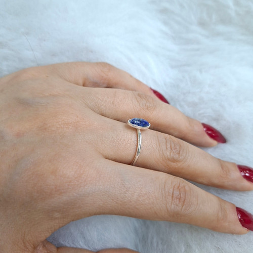 انگشتر آبکاری نقره نگین آبی خاص