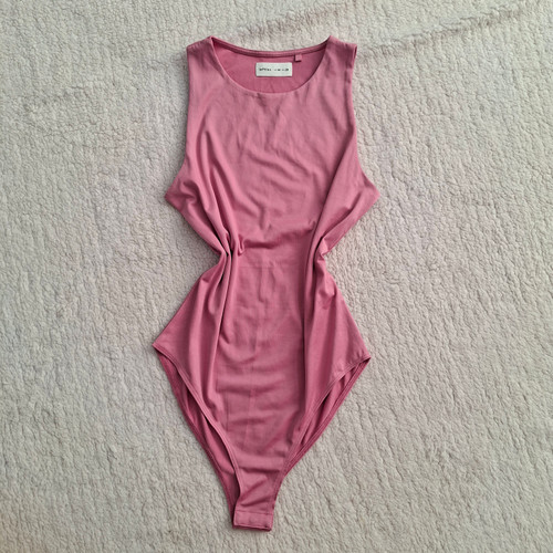 بادی زنانه شیک و مناسب برای زیر کت