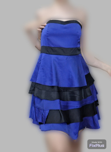 استایل با پیراهن دکلته مشکی سورمه ای