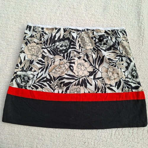 دامن خوشکل کوتاه مزونی خاص و شیک کشی کتان برای همه سلیقه ها