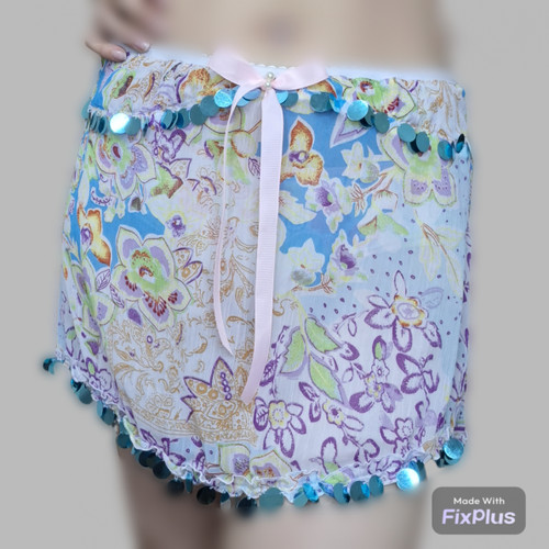 ترند سال با دامن حریر کوتاه زنانه پترن دار